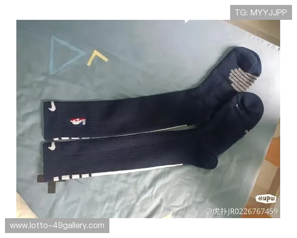 穿足球袜打篮球的NBA球星如何影响运动时尚与球场表现的结合